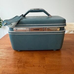 Vintage Sansonite Train Case